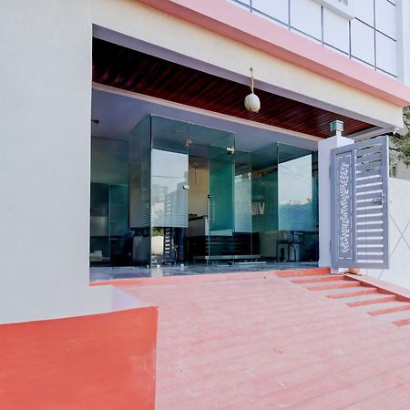 Super Townhouse Nanak Ram Guda Near Waverock Sez Hyderabad Exteriör bild