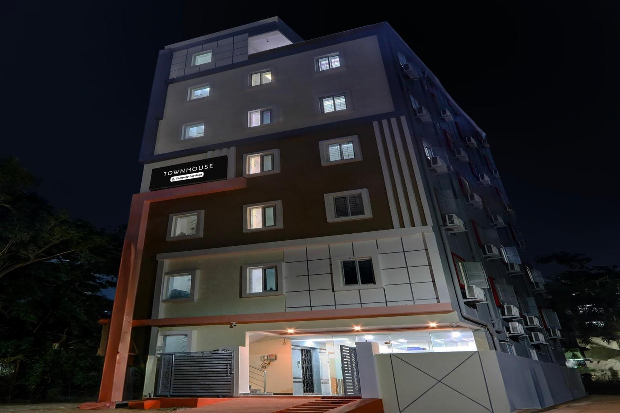 Super Townhouse Nanak Ram Guda Near Waverock Sez Hyderabad Exteriör bild