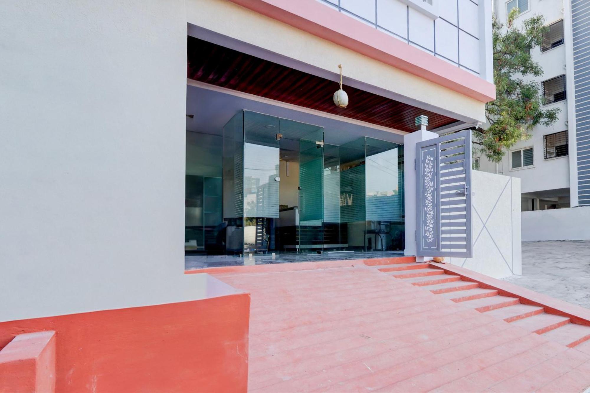 Super Townhouse Nanak Ram Guda Near Waverock Sez Hyderabad Exteriör bild