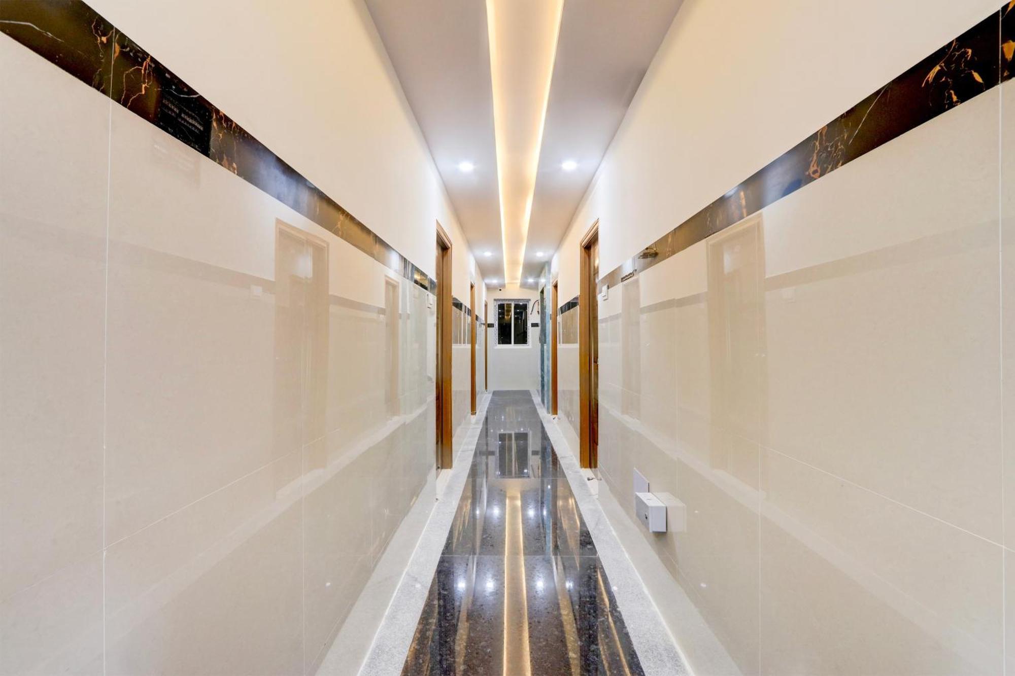 Super Townhouse Nanak Ram Guda Near Waverock Sez Hyderabad Exteriör bild