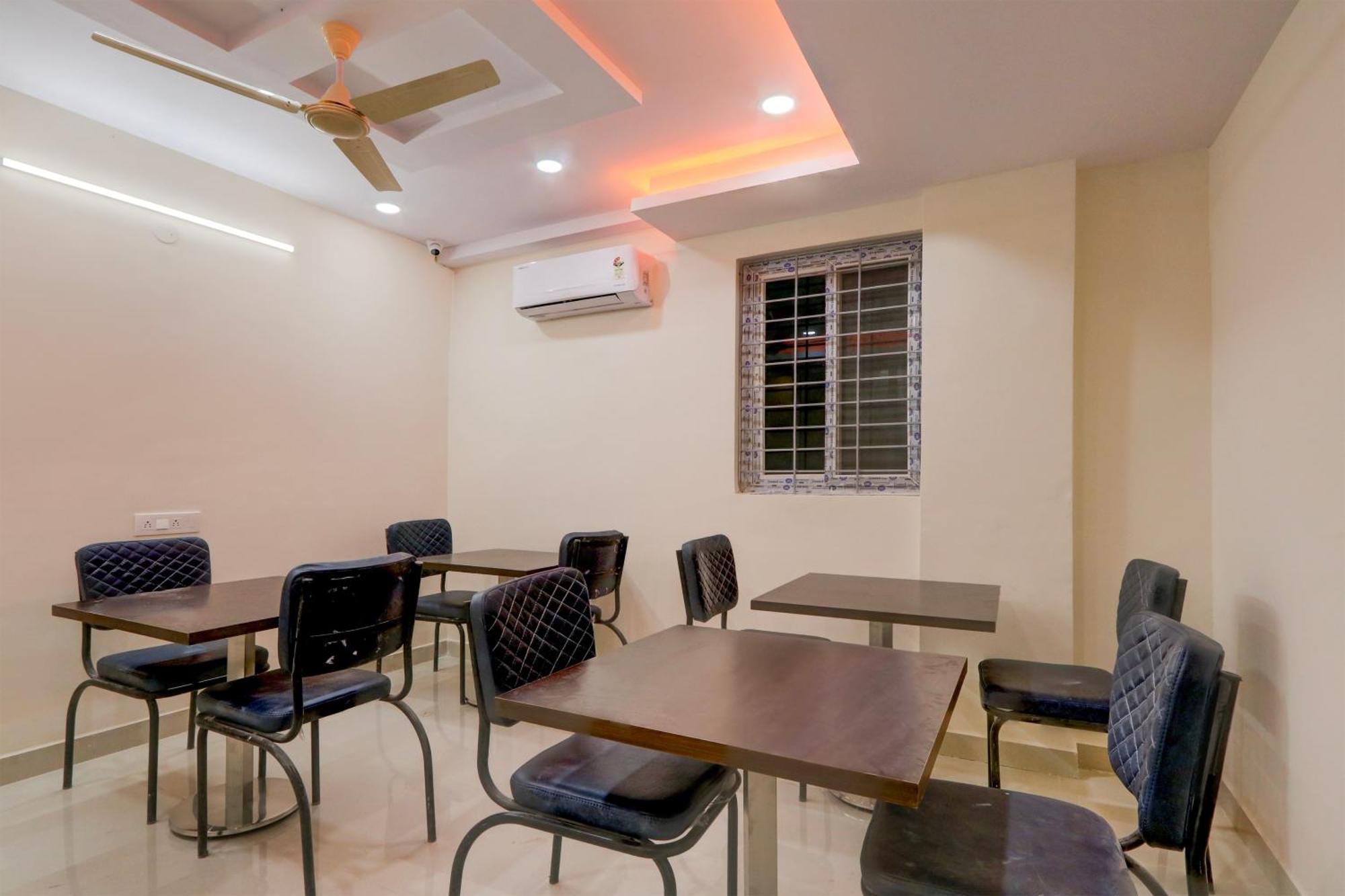 Super Townhouse Nanak Ram Guda Near Waverock Sez Hyderabad Exteriör bild