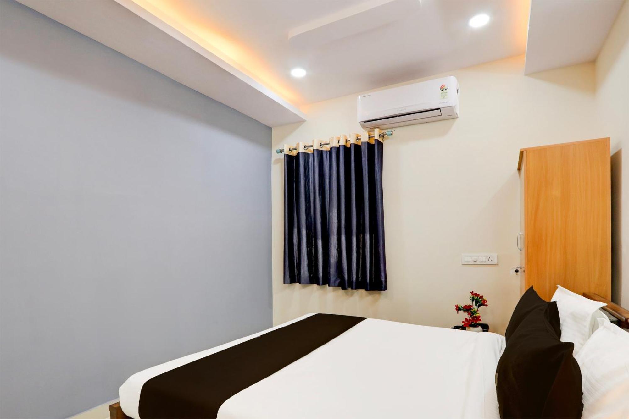 Super Townhouse Nanak Ram Guda Near Waverock Sez Hyderabad Exteriör bild