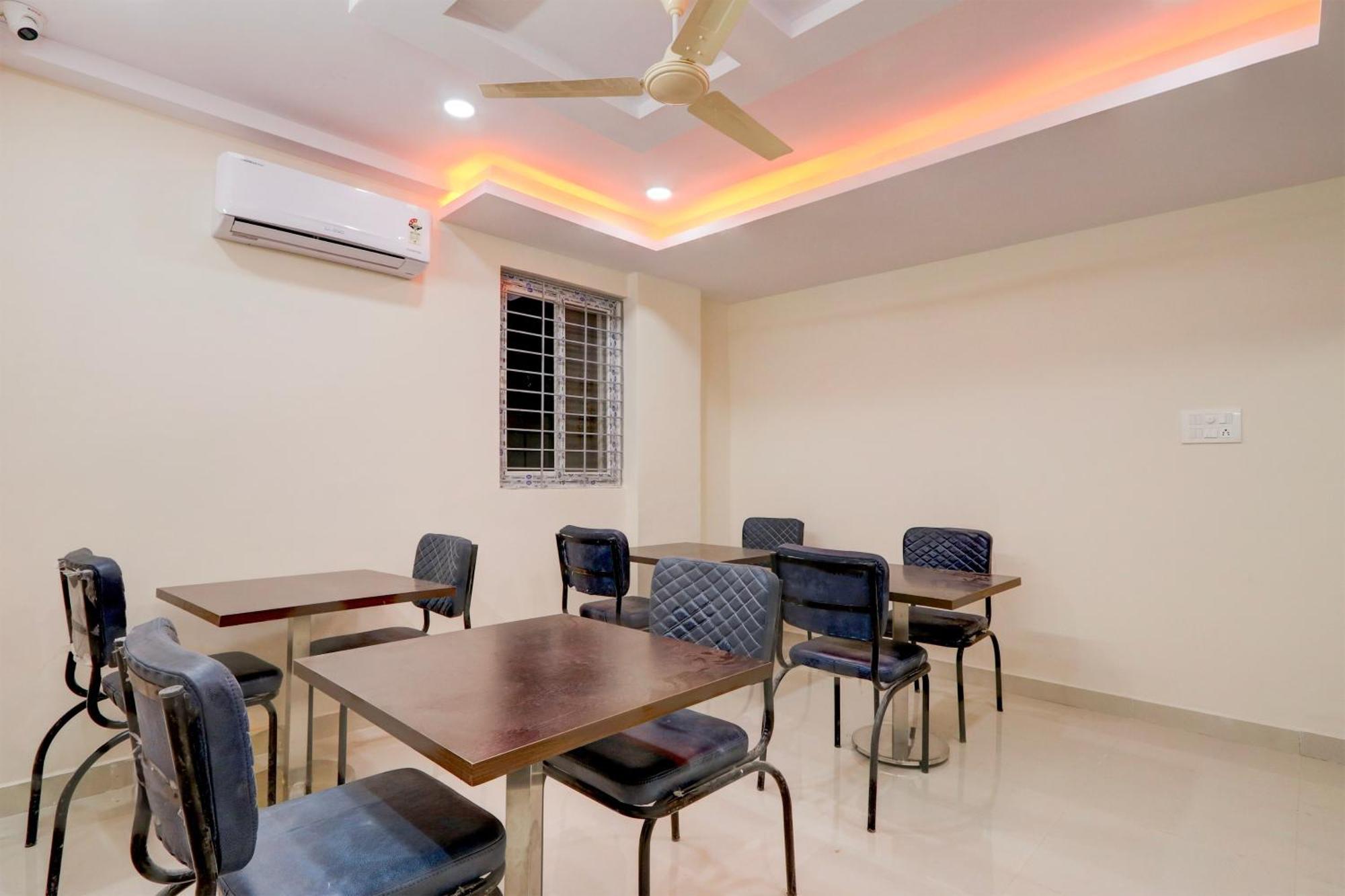 Super Townhouse Nanak Ram Guda Near Waverock Sez Hyderabad Exteriör bild