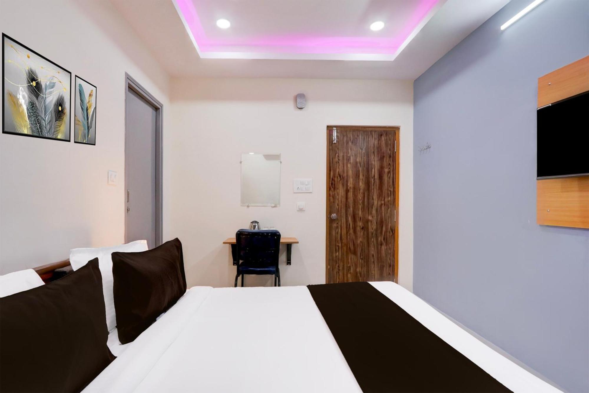 Super Townhouse Nanak Ram Guda Near Waverock Sez Hyderabad Exteriör bild
