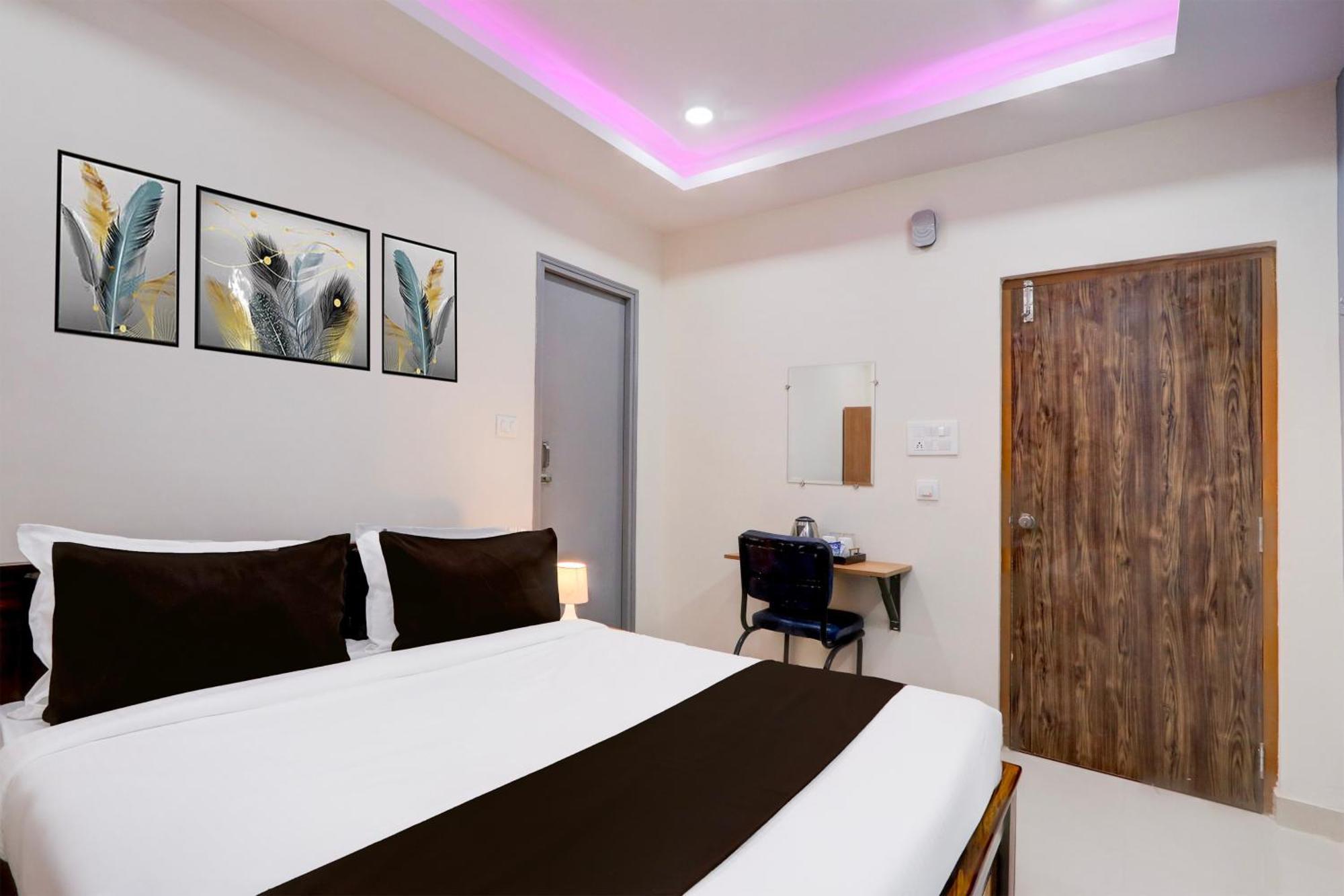 Super Townhouse Nanak Ram Guda Near Waverock Sez Hyderabad Exteriör bild