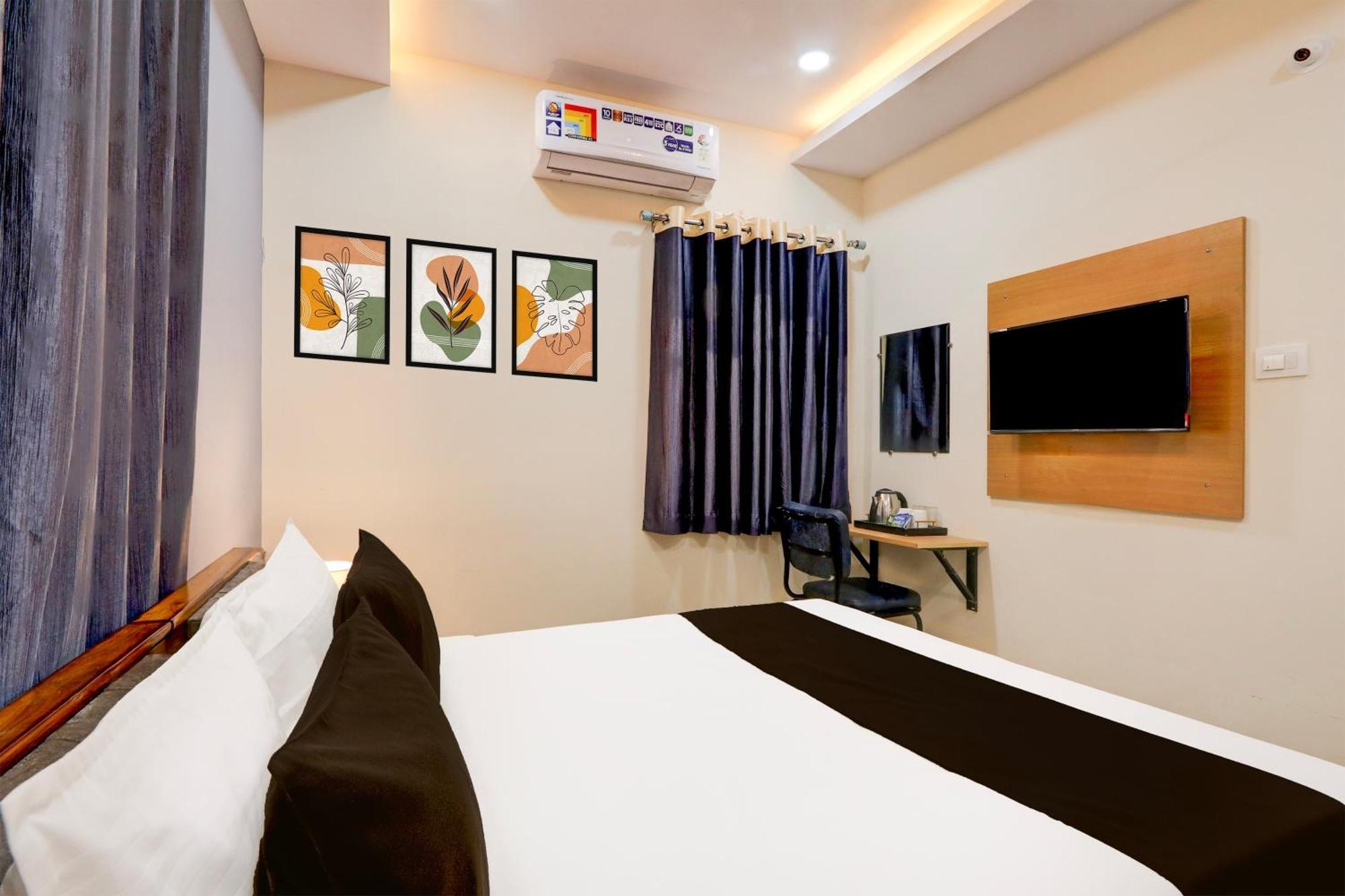 Super Townhouse Nanak Ram Guda Near Waverock Sez Hyderabad Exteriör bild
