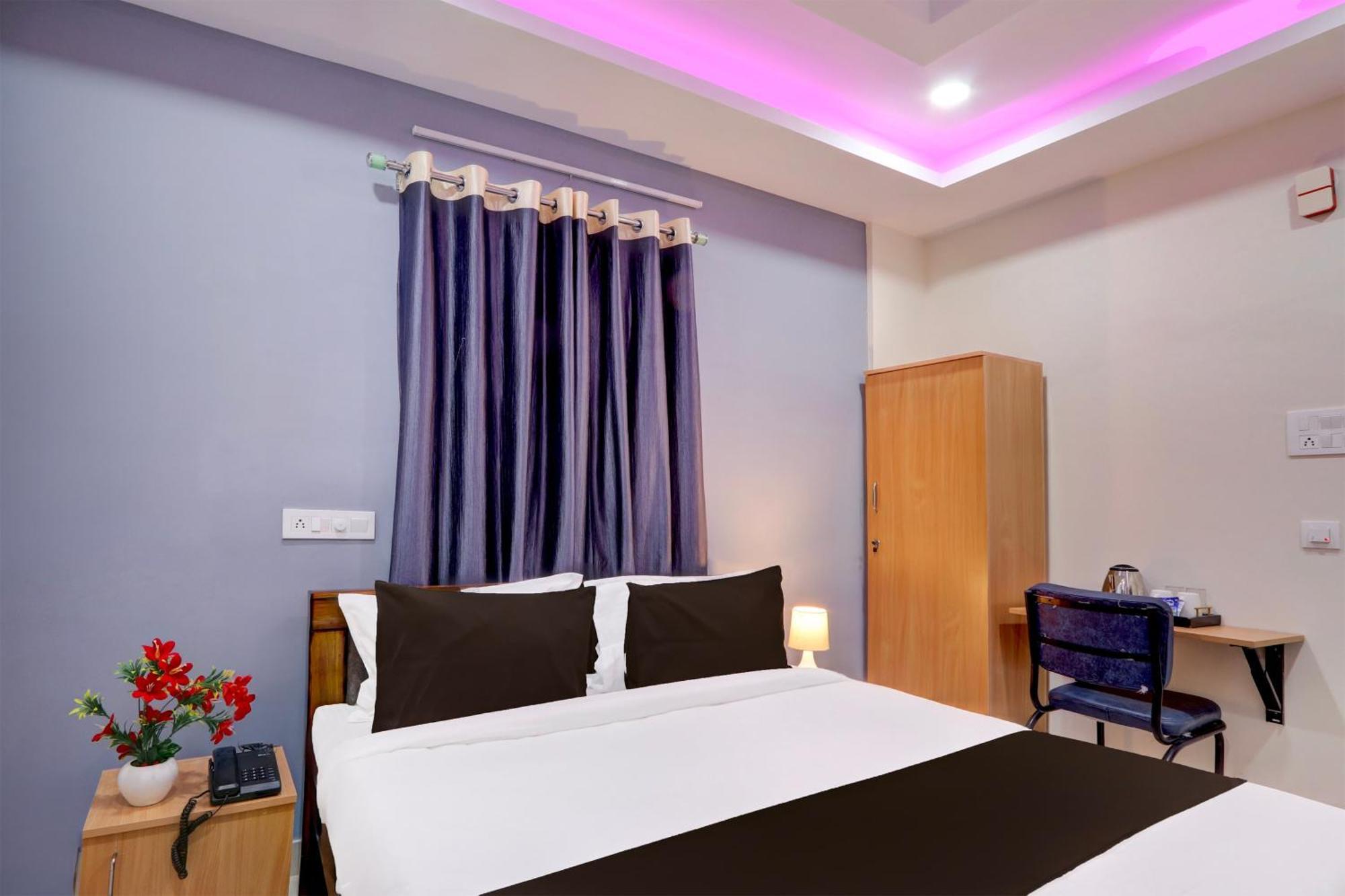 Super Townhouse Nanak Ram Guda Near Waverock Sez Hyderabad Exteriör bild