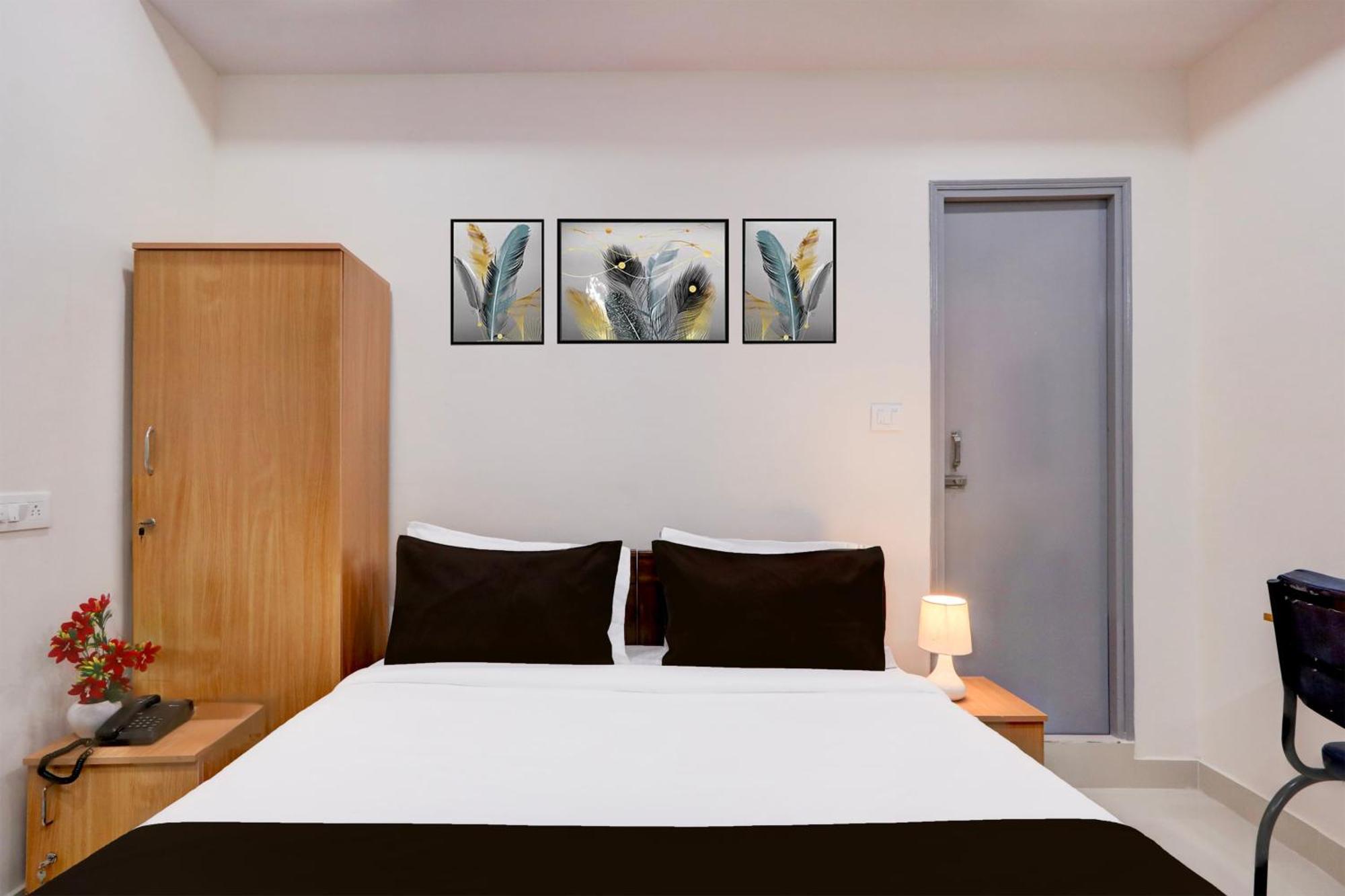Super Townhouse Nanak Ram Guda Near Waverock Sez Hyderabad Exteriör bild