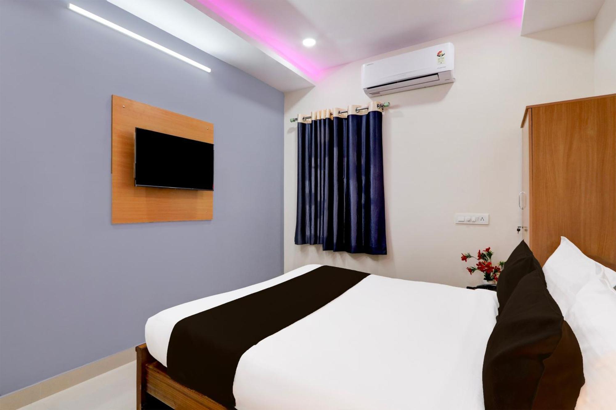 Super Townhouse Nanak Ram Guda Near Waverock Sez Hyderabad Exteriör bild