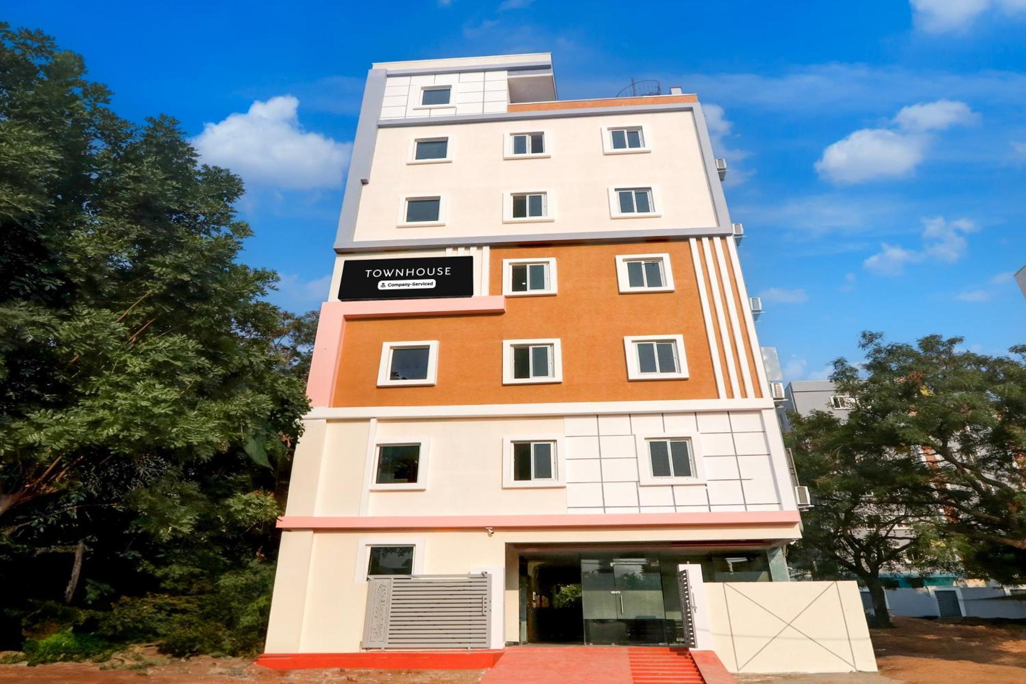 Super Townhouse Nanak Ram Guda Near Waverock Sez Hyderabad Exteriör bild